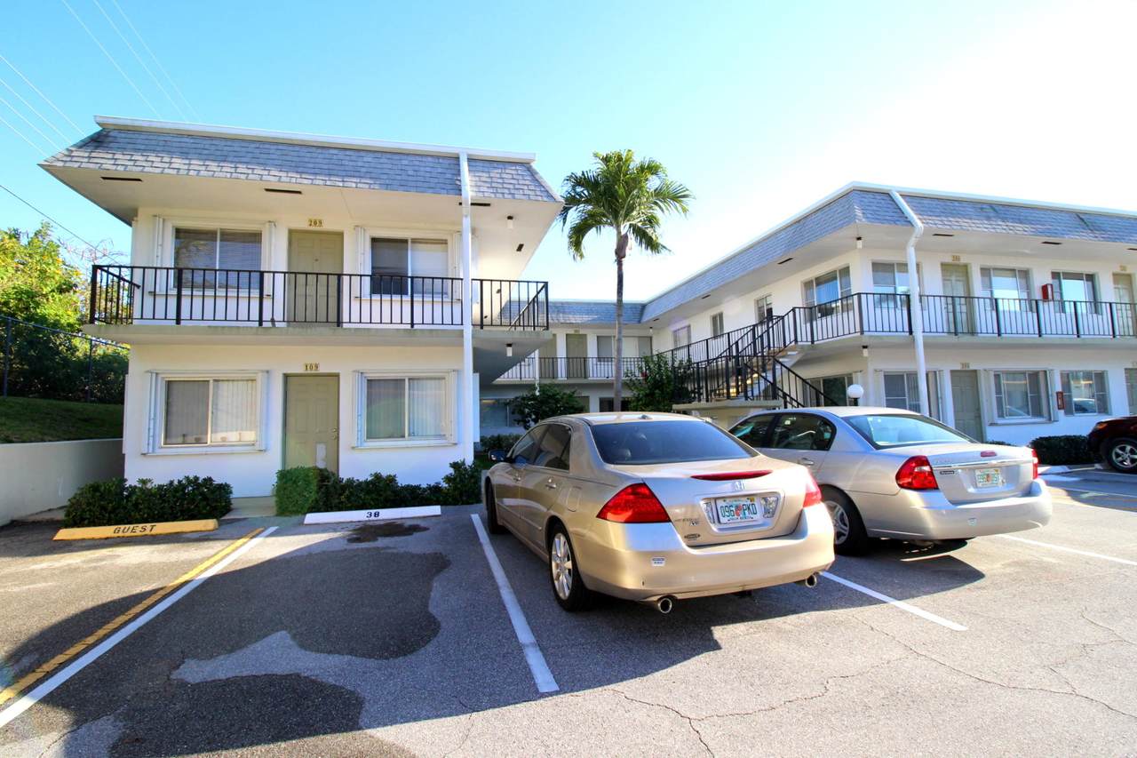 2920 Cynthia Lane - Photo 1