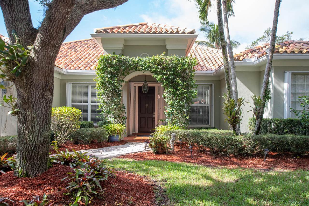 1813 Breakers Pointe Way - Photo 1