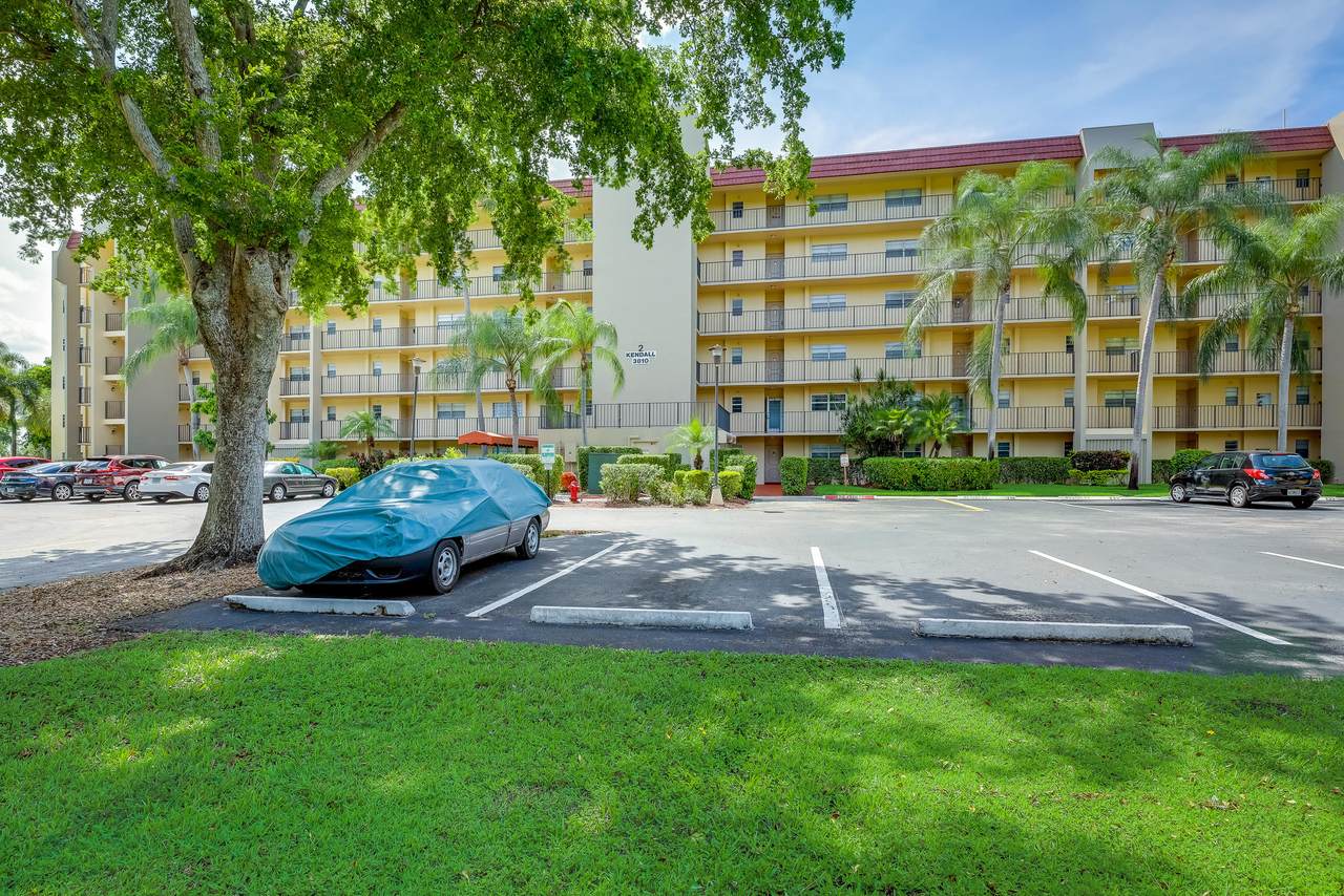 3810 Via Poinciana - Photo 1
