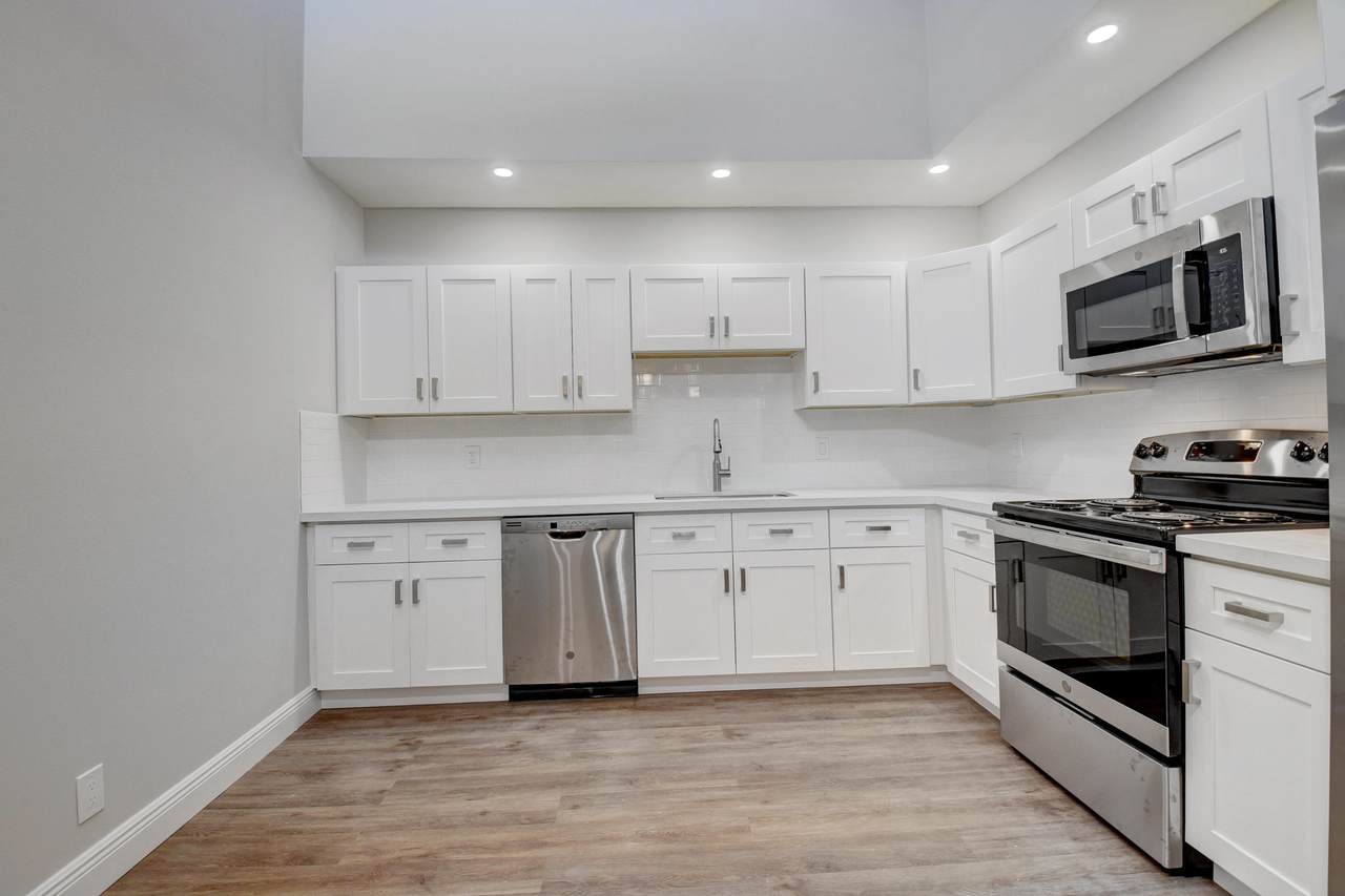 2924 7th Court - Photo 1