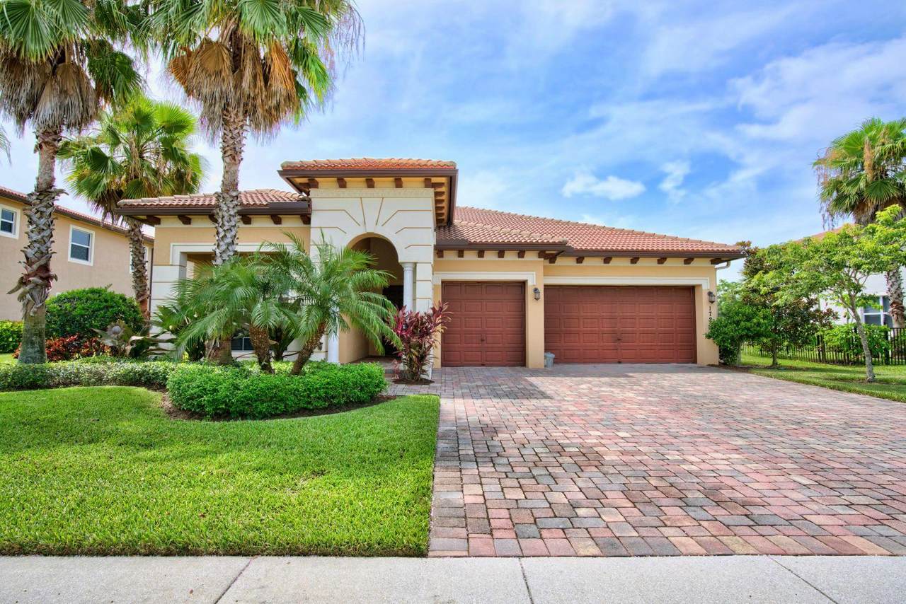 172 Manor Circle - Photo 1