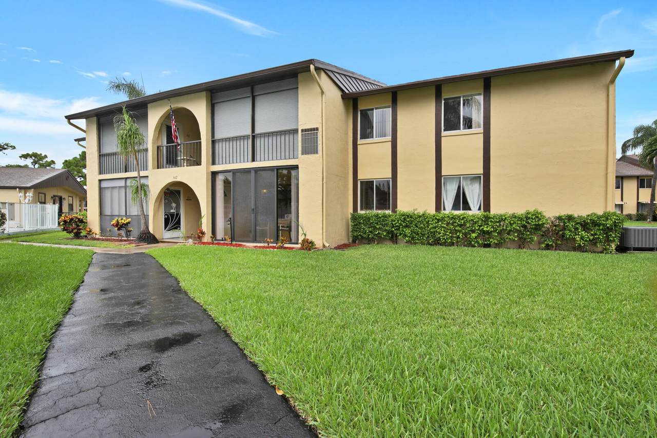 342 Pine Ridge Circle - Photo 1
