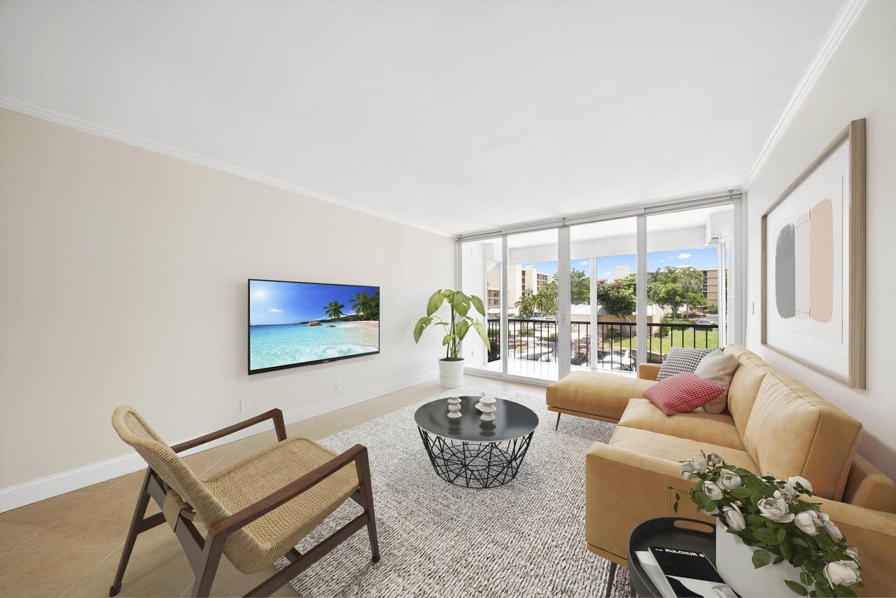 4 Royal Palm Way - Photo 1