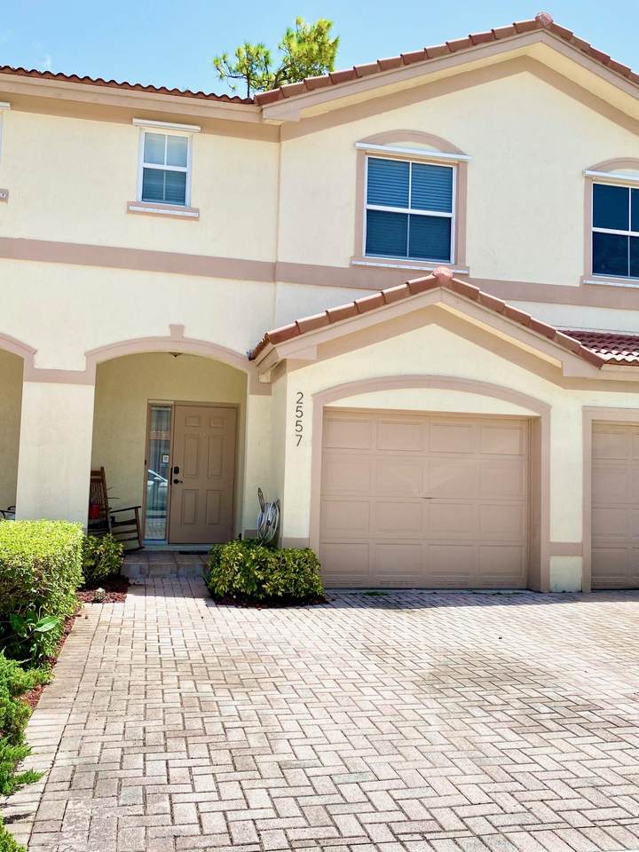 2557 Riverside Drive - Photo 1