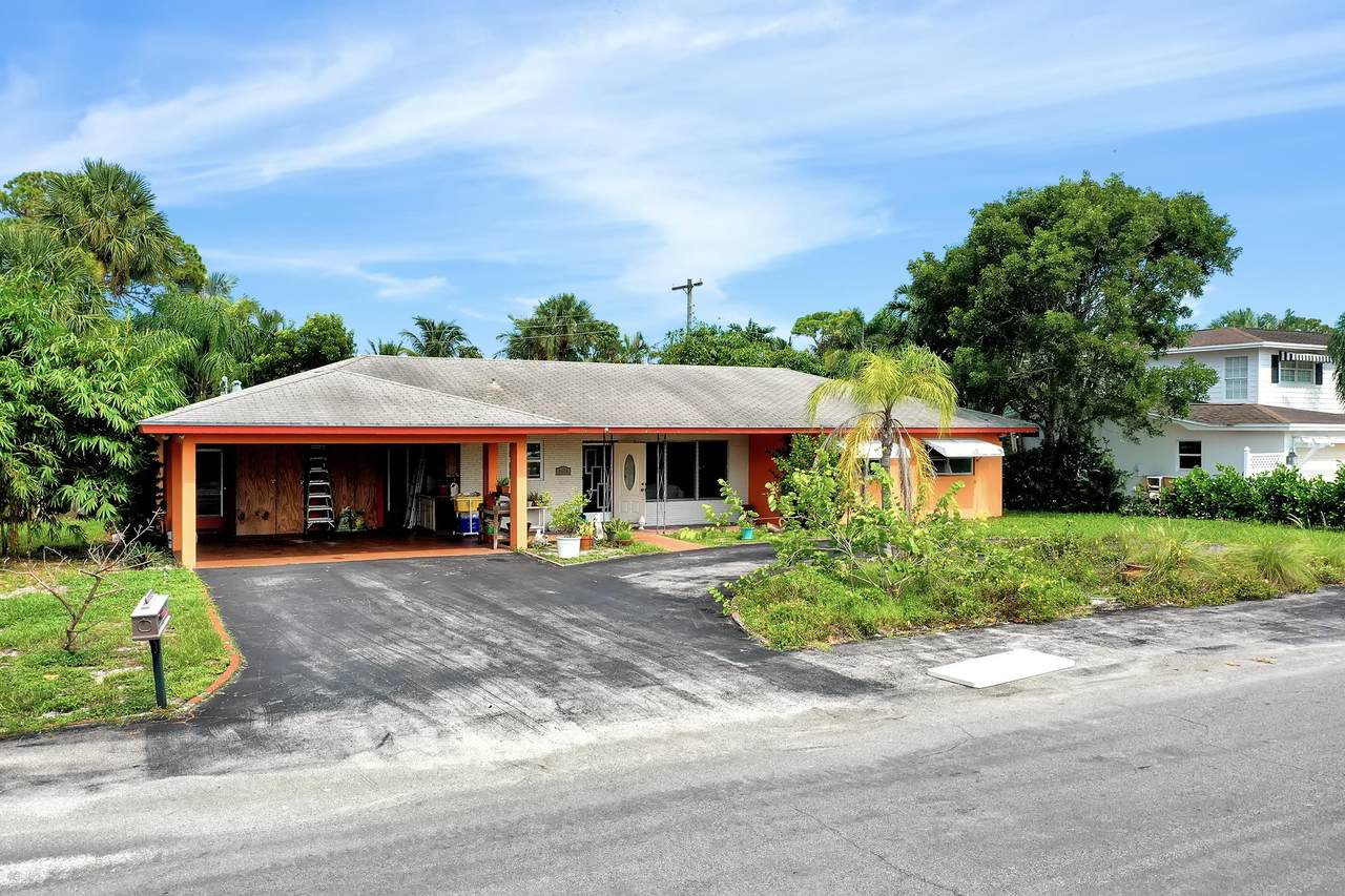 3006 Greenwood Lane - Photo 1
