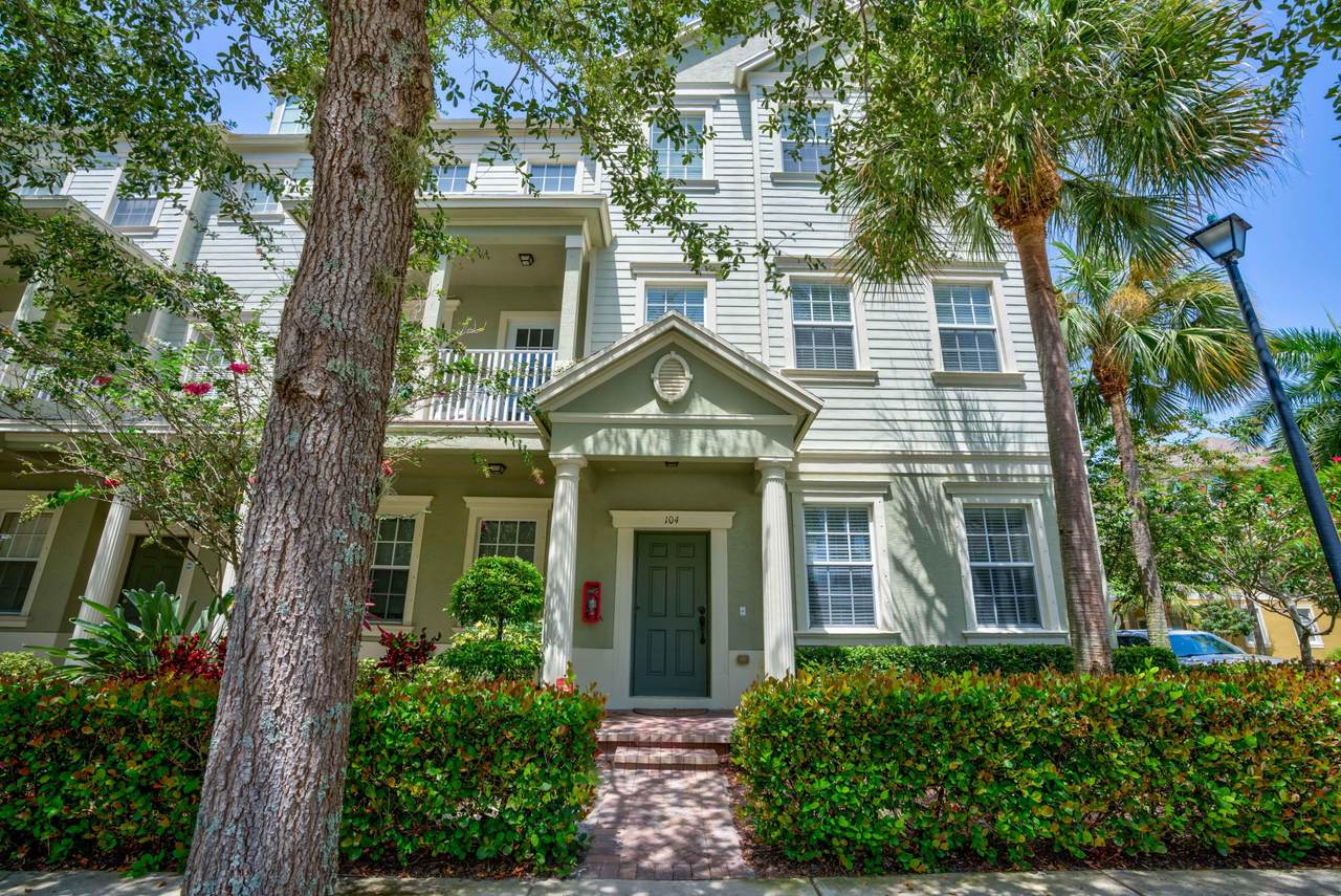 122 Royal Palm Circle - Photo 1