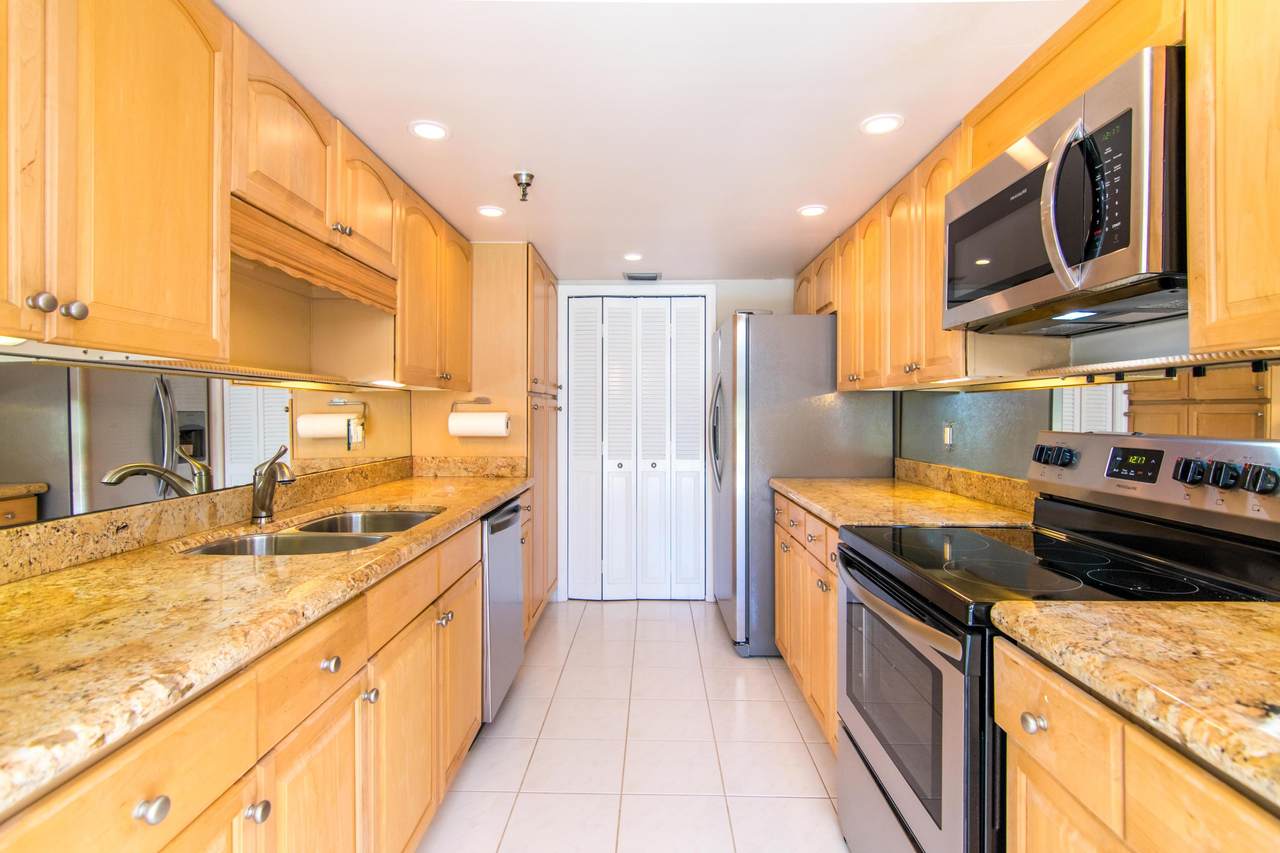 899 Jeffery Street - Photo 1