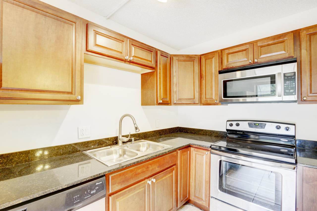 1011 10th Terrace - Photo 1