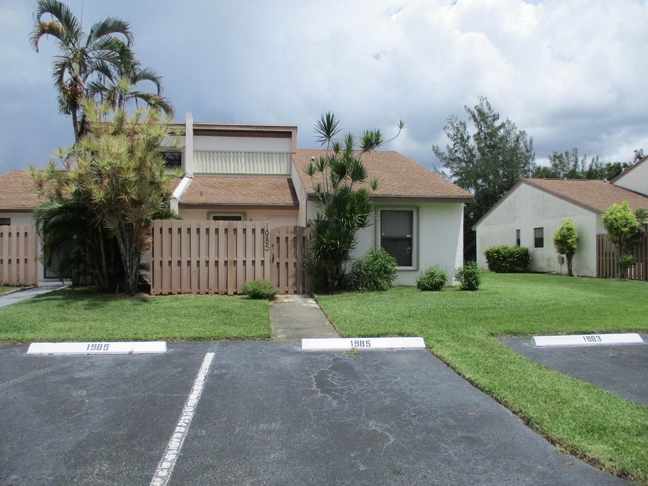 1985 Monks Court - Photo 1