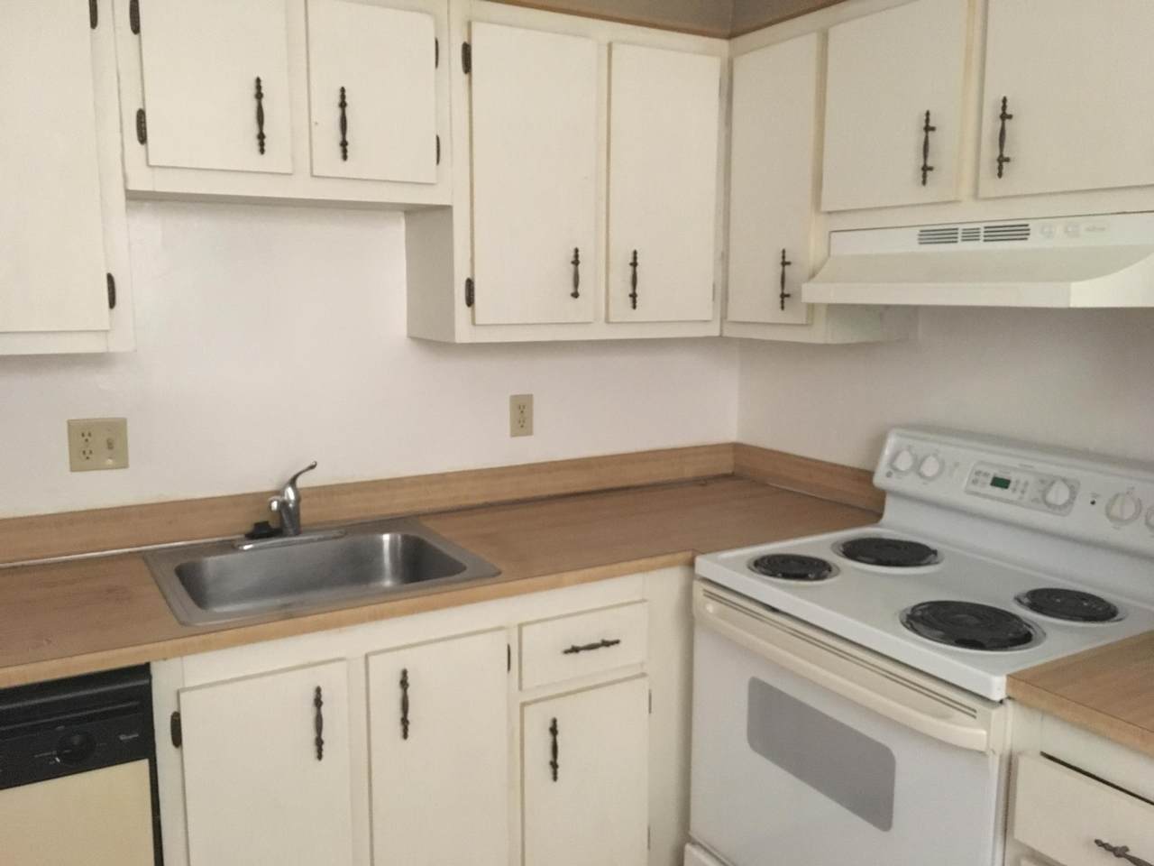 2840 Somerset Drive - Photo 1