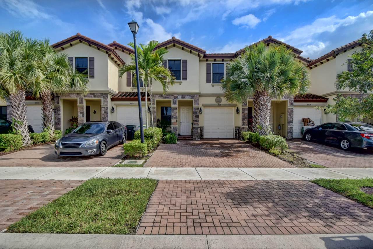 4016 Devenshire Court - Photo 1