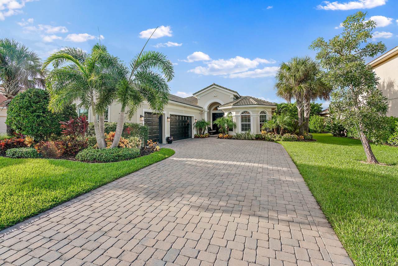 279 Carina Drive - Photo 1