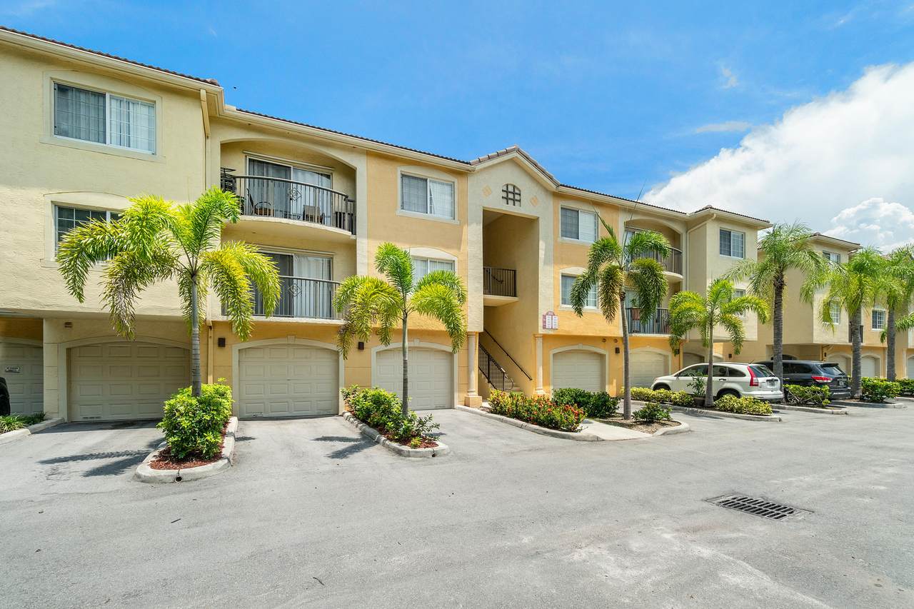 900 Crestwood Court - Photo 1