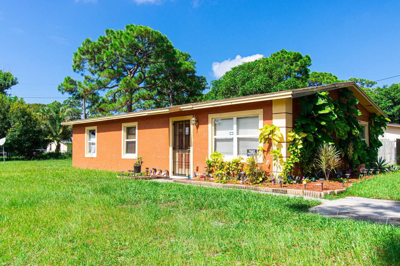 2705 Avenue H - Photo 1