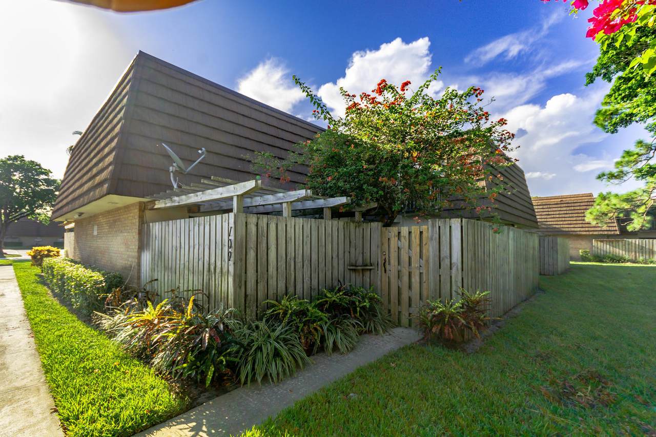 709 7th Lane - Photo 1