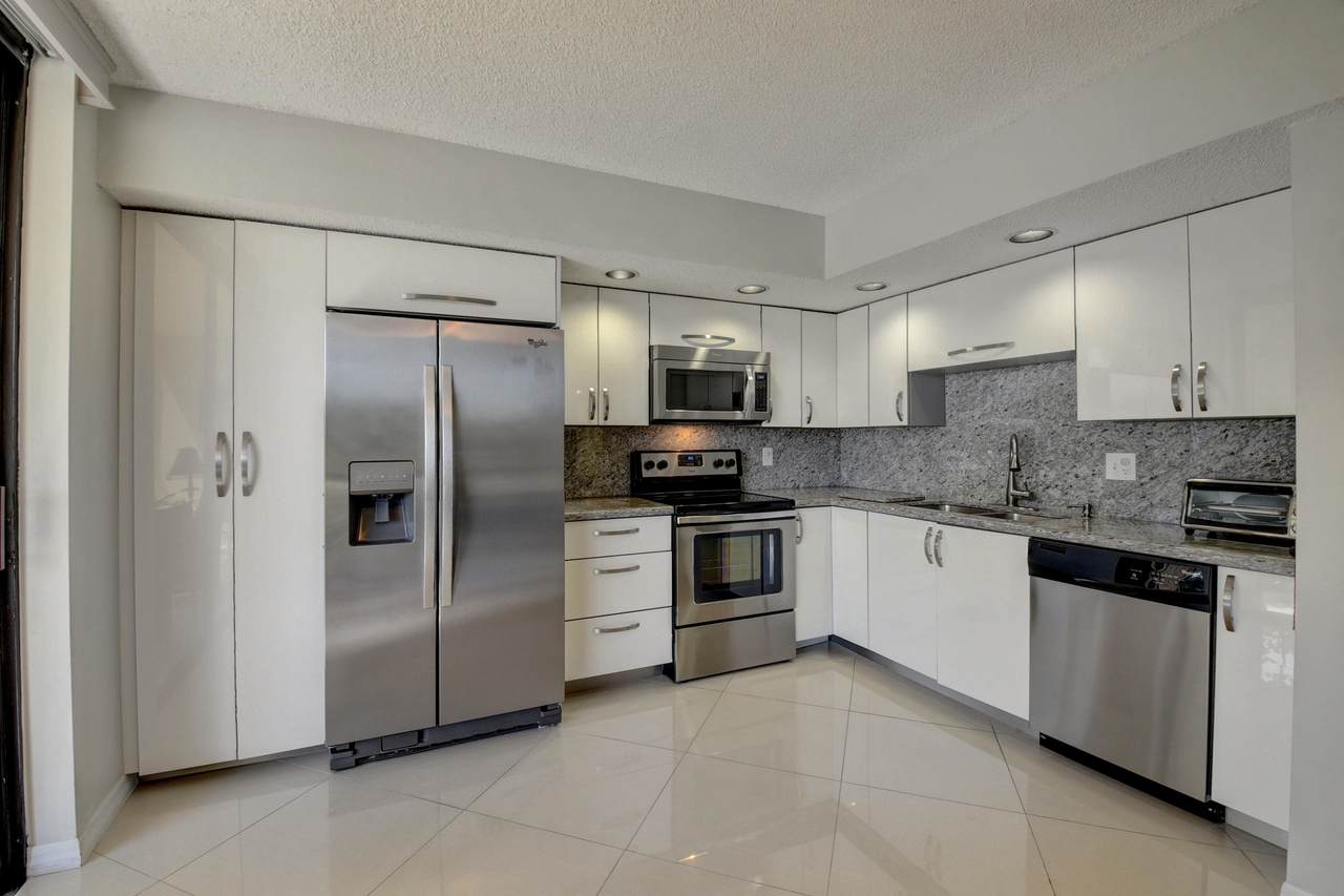 5310 Las Verdes Circle - Photo 1