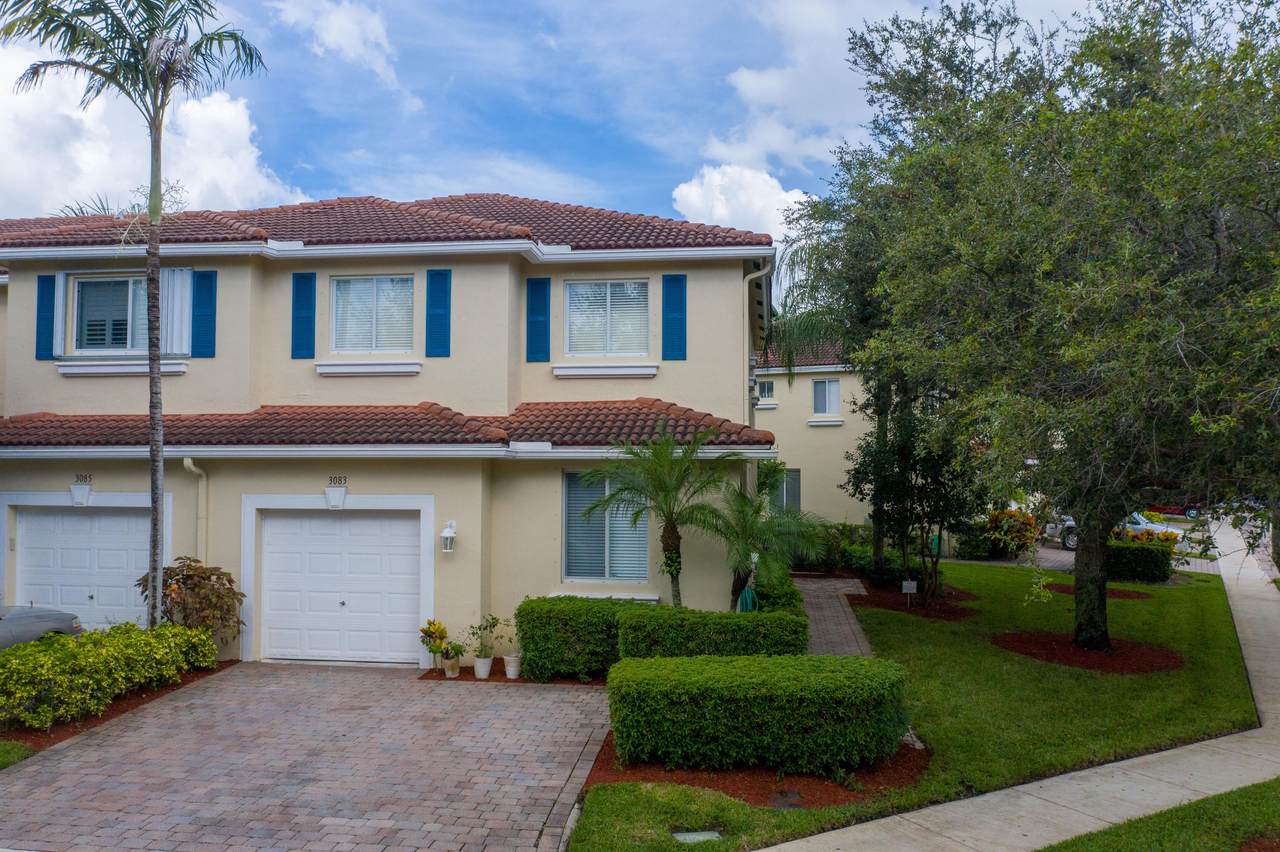 3083 Evergreen Circle - Photo 1