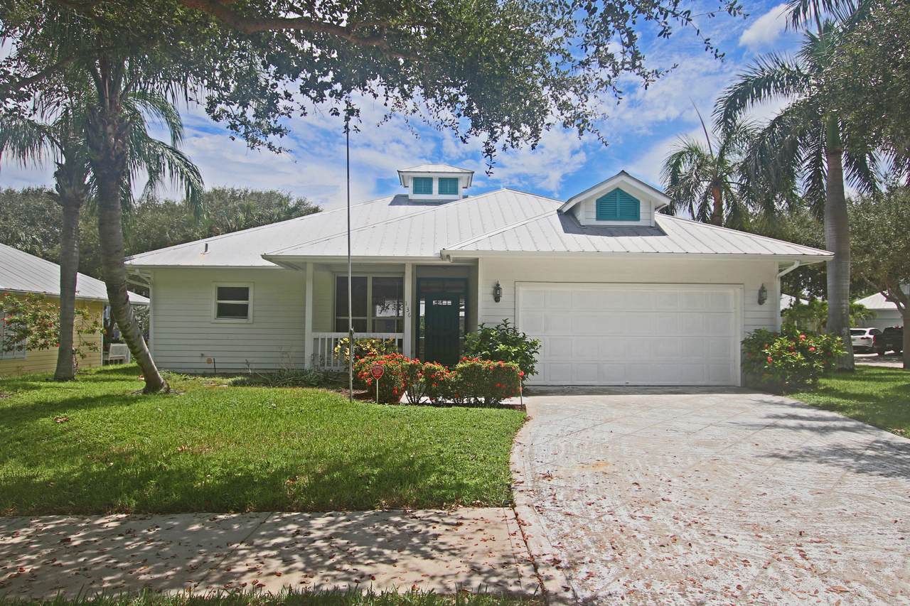 136 Intracoastal Circle - Photo 1