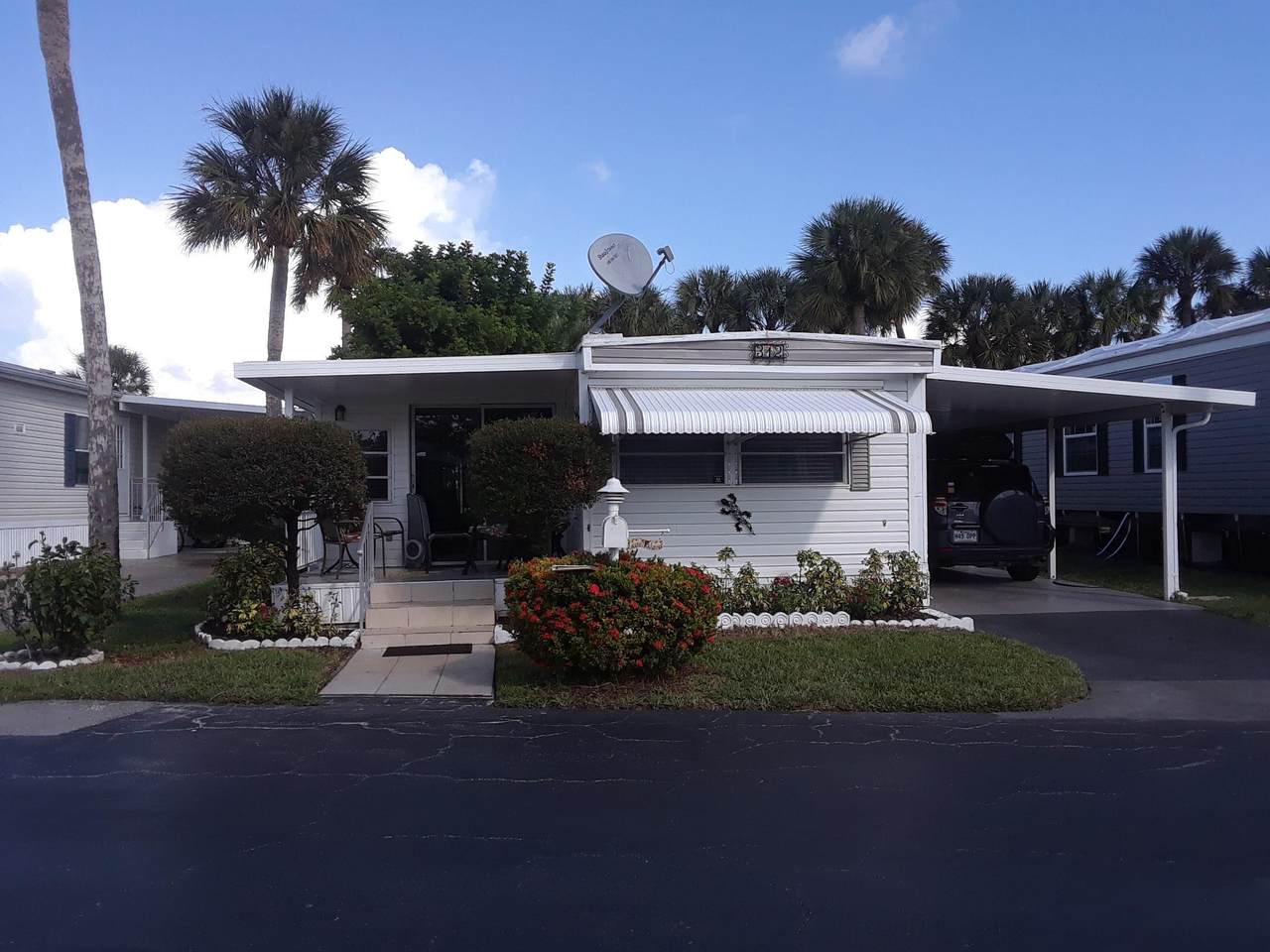 312 Hibiscus Drive - Photo 1