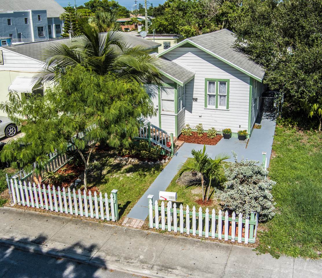 628 E Street - Photo 1