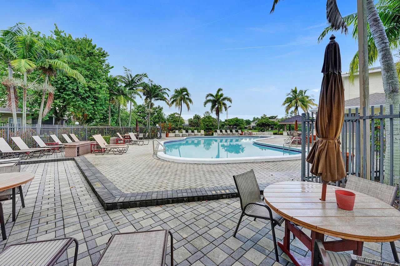 4958 Hemingway Circle - Photo 1