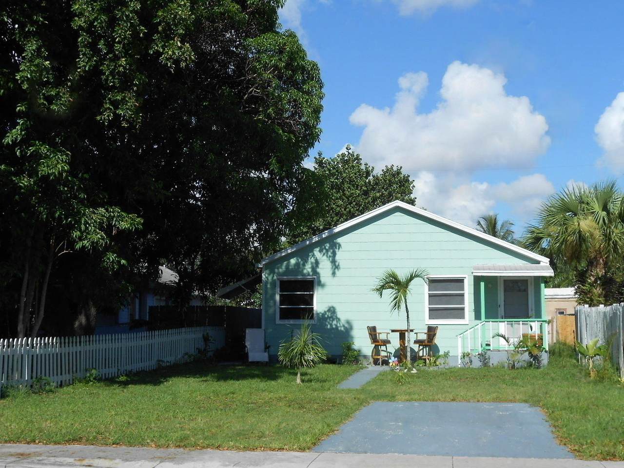 615 E Street - Photo 1