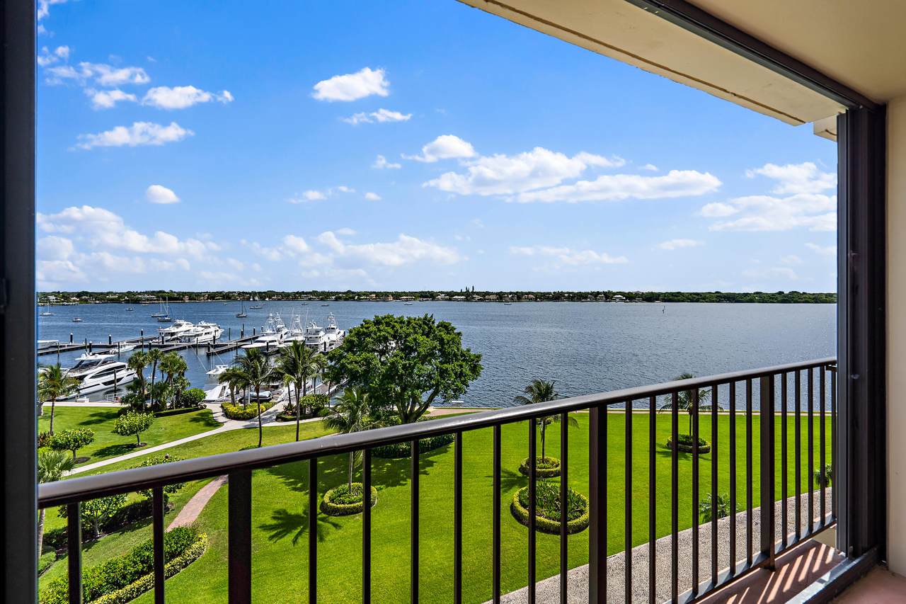 134 Lakeshore Drive - Photo 1