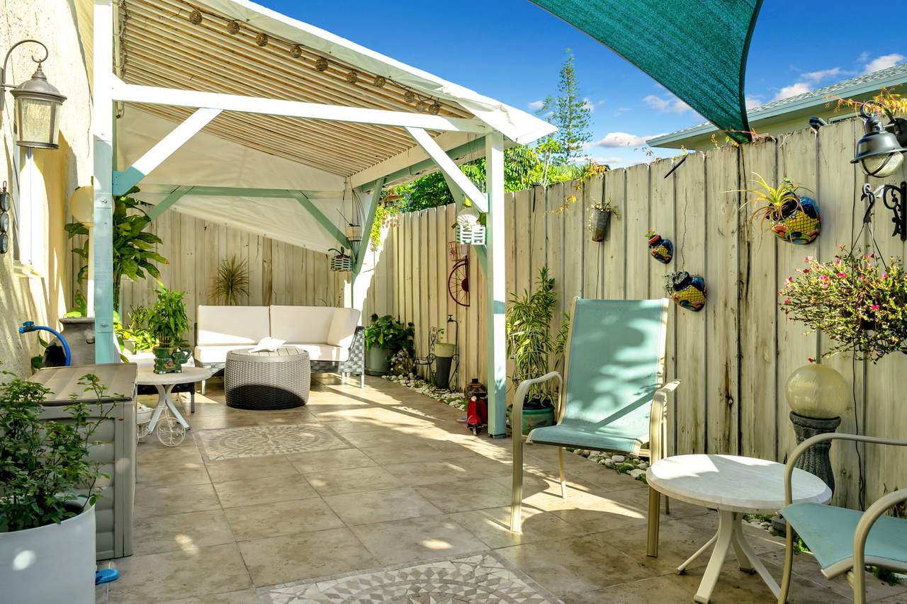 252 6th Street - Photo 1