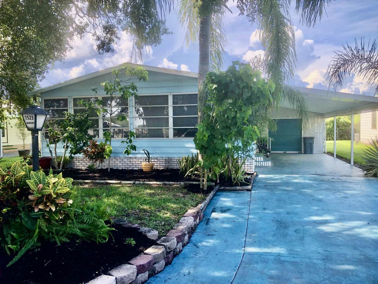 1523 35th Circle - Photo 1