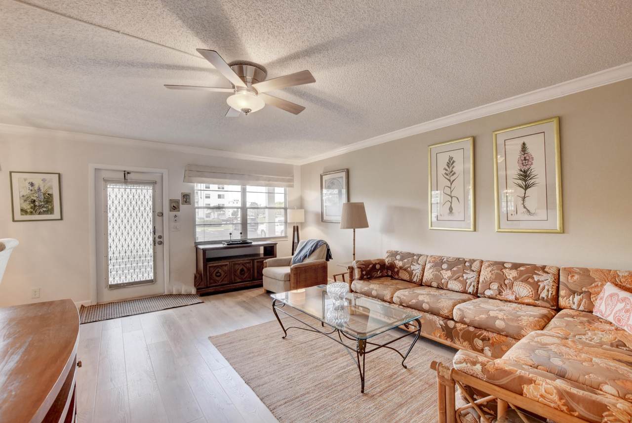 1051 Guildford C - Photo 1