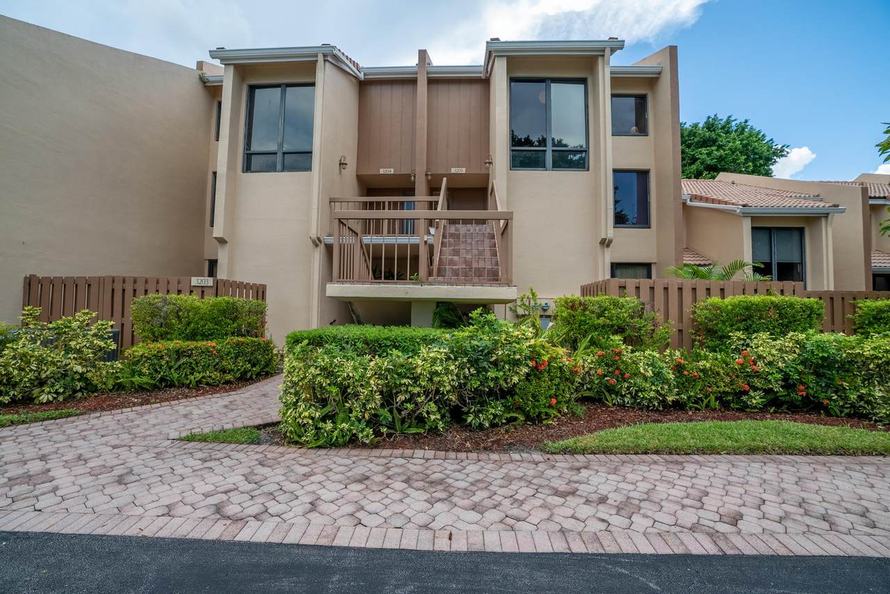 3205 Bridgewood Drive - Photo 1