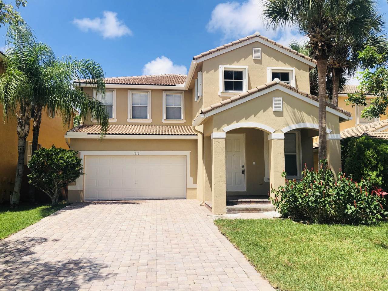 1210 Magnolia Circle - Photo 1