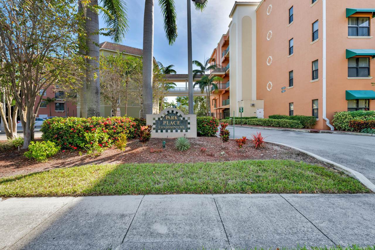 1610 Presidential Way - Photo 1