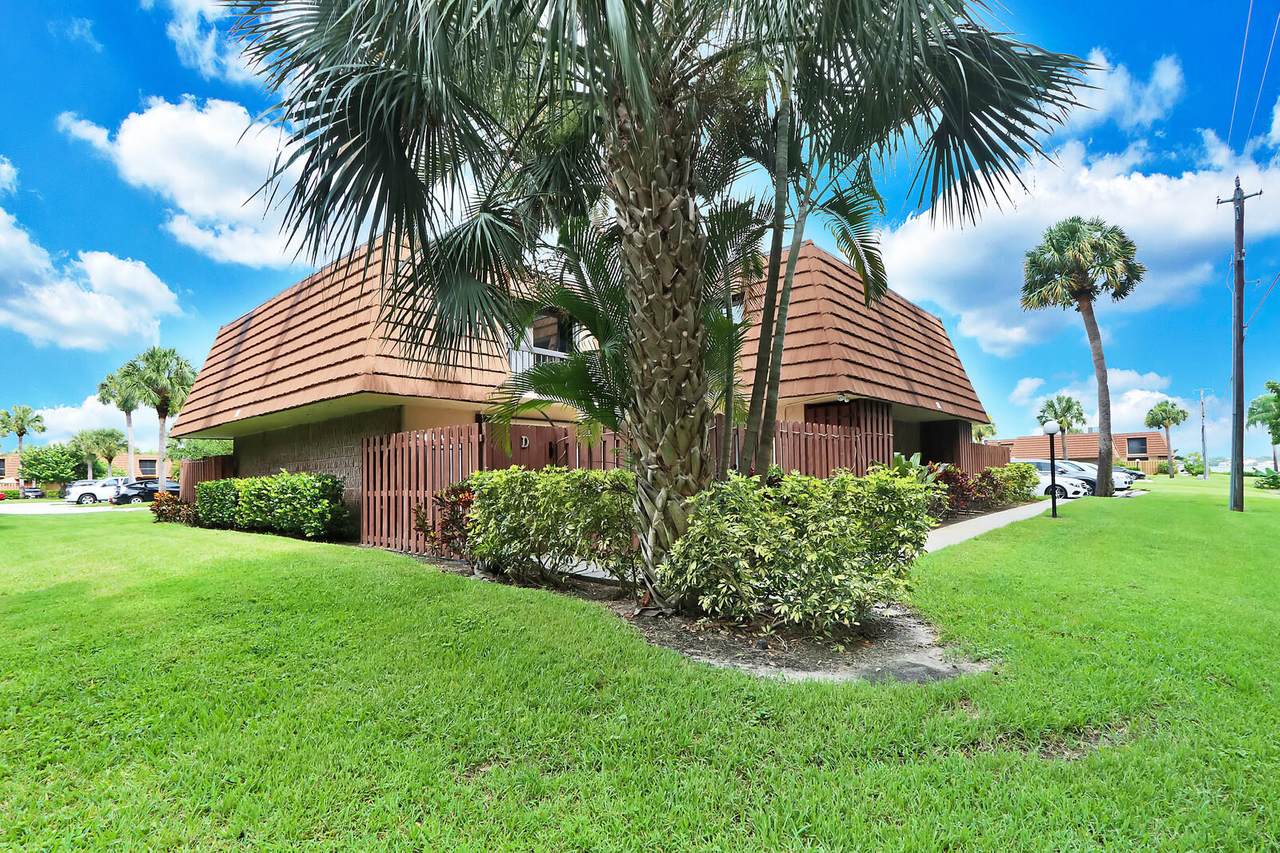 825 Center Street - Photo 1