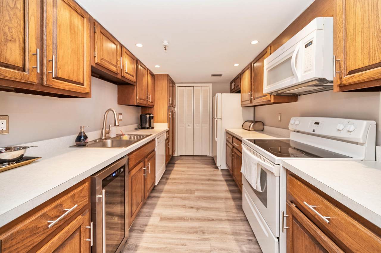 859 Jeffery Street - Photo 1