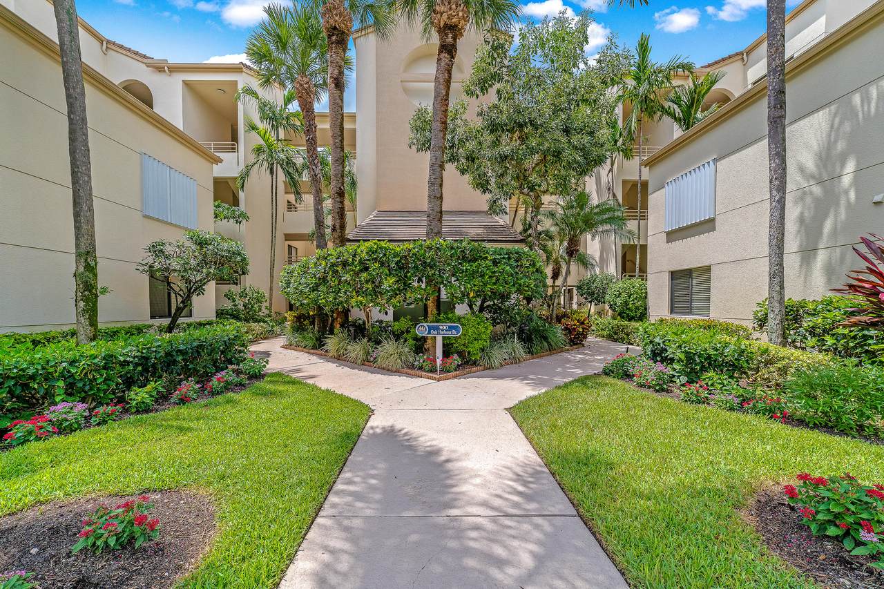 927 Oak Harbour Drive - Photo 1