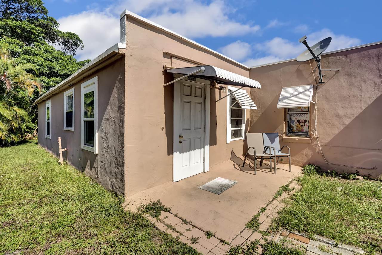 1018 7th Avenue - Photo 1