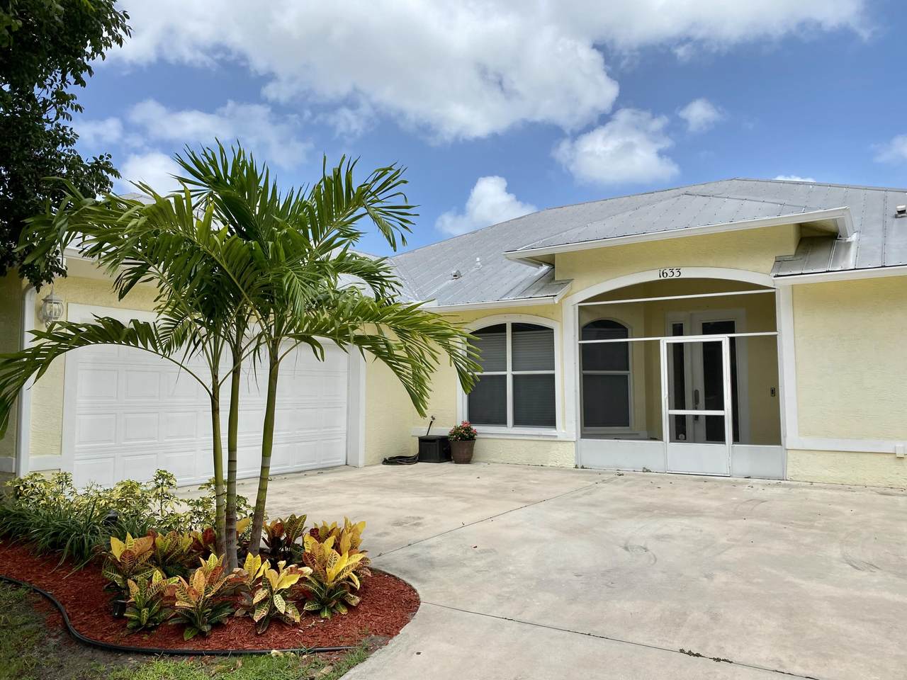 1633 Airoso Boulevard - Photo 1