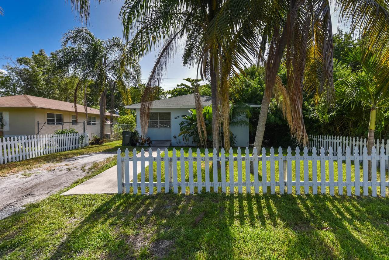 909 4th Avenue - Photo 1