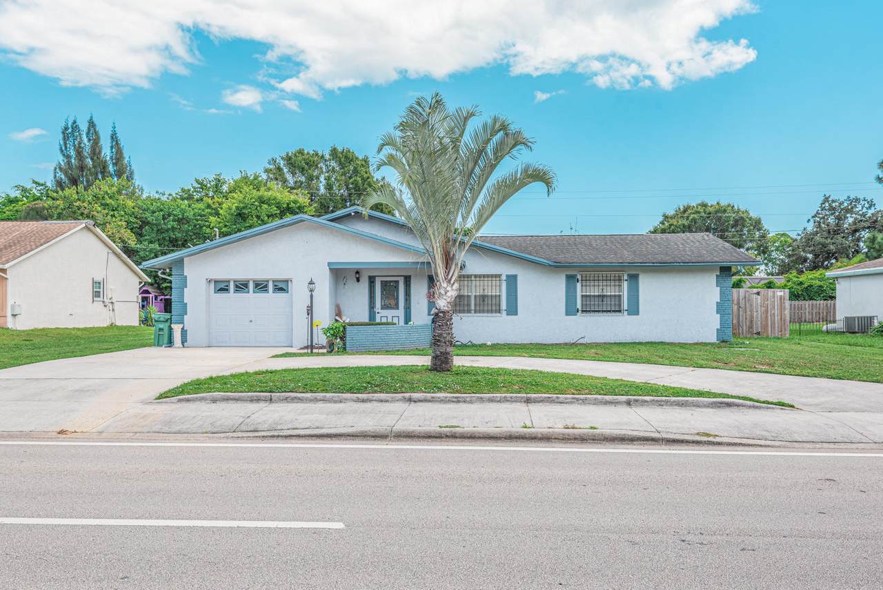 1117 Airoso Boulevard - Photo 1