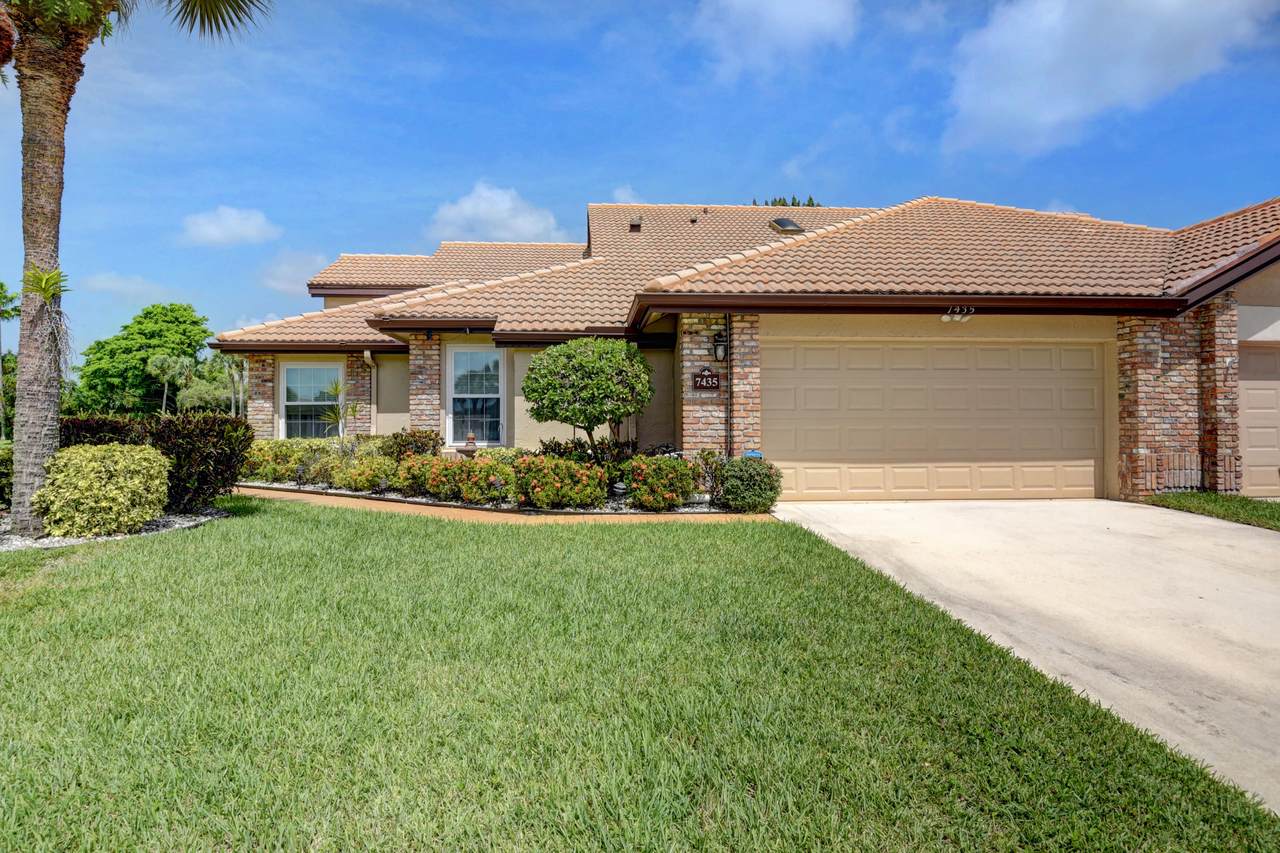 7435 Le Chalet Boulevard - Photo 1