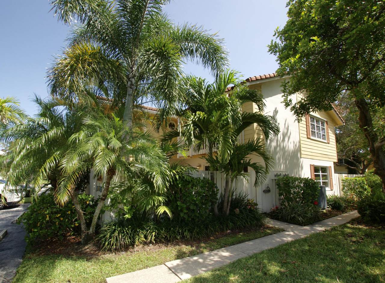 224 Seabreeze Circle - Photo 1