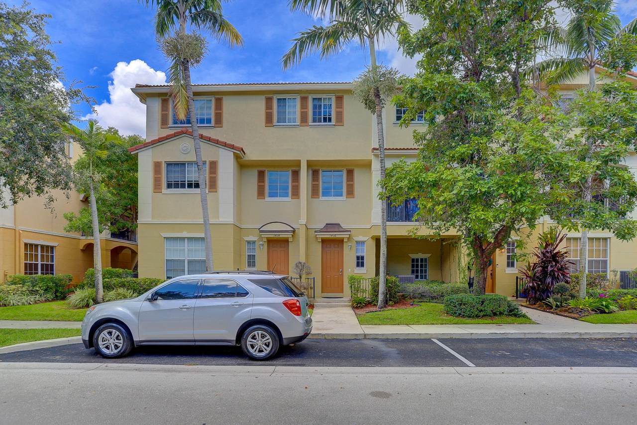 1416 Wickham Circle - Photo 1