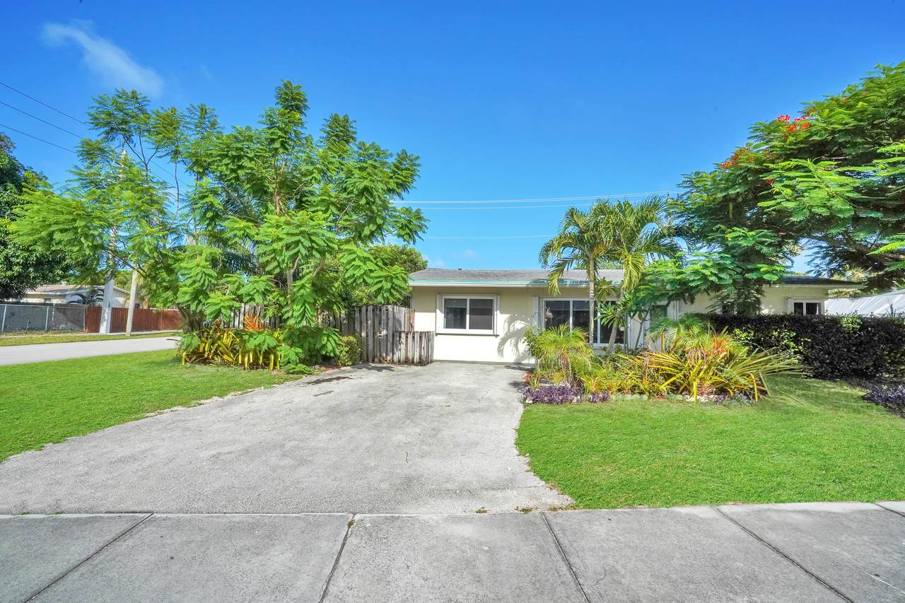 2520 9th Avenue - Photo 1