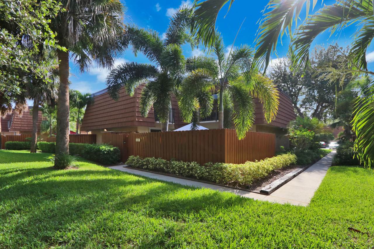 3205 32nd Court - Photo 1