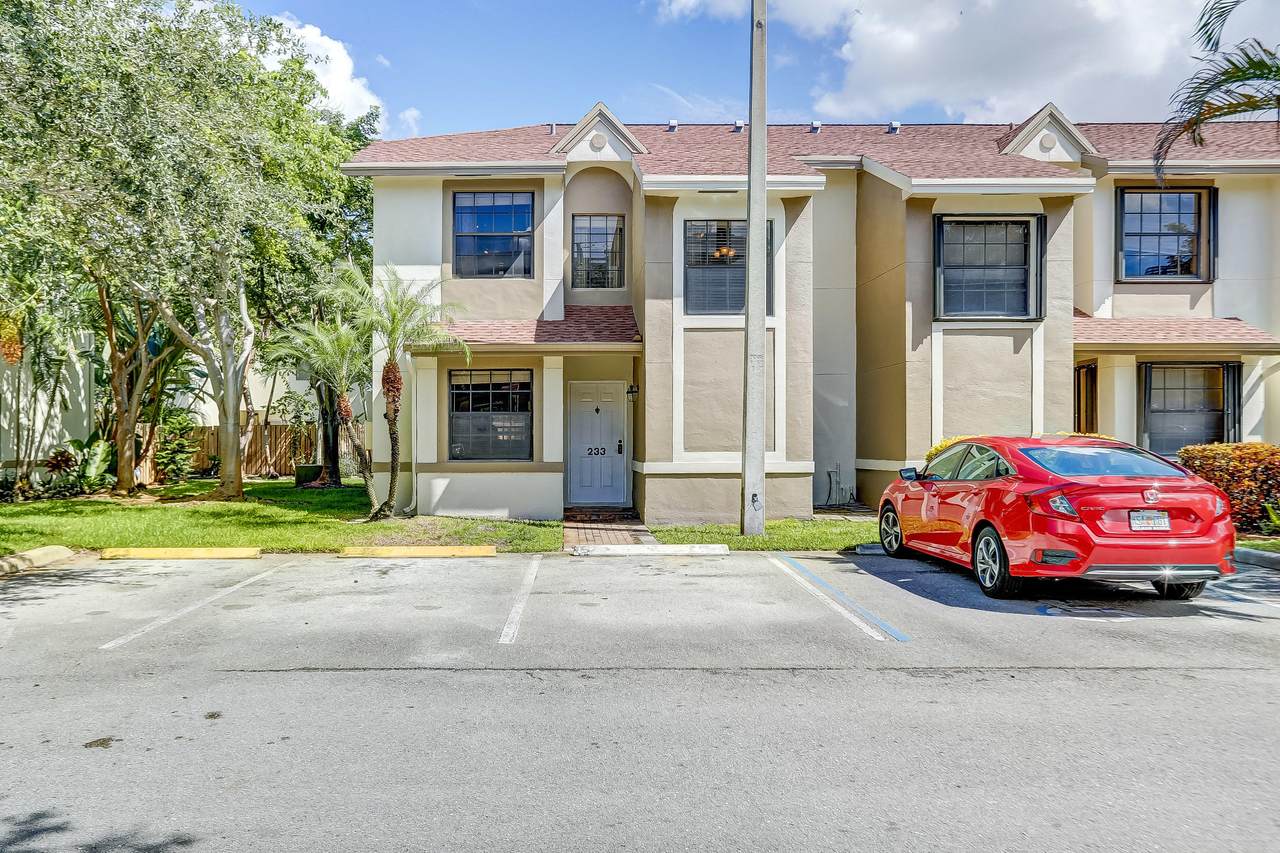 233 City View Drive - Photo 1