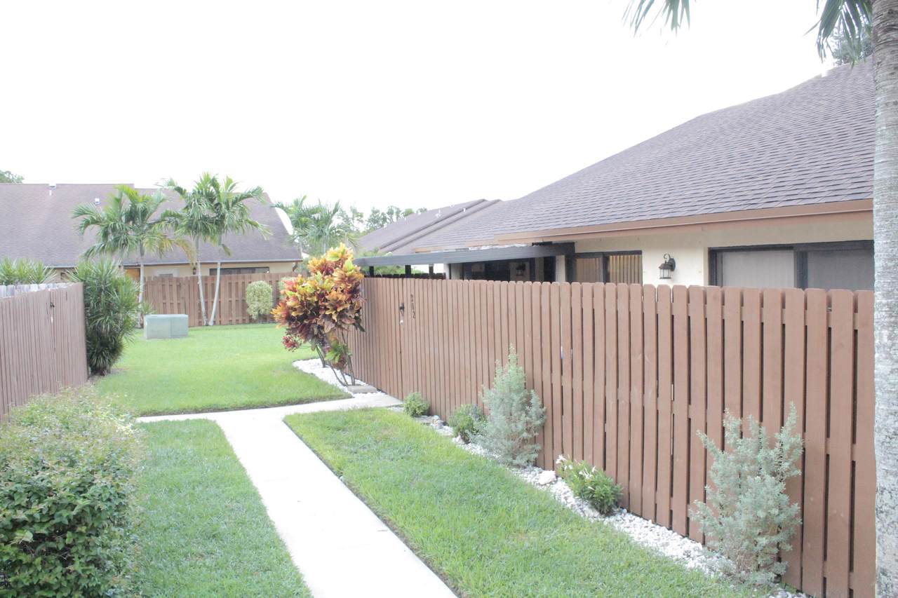 302 Springdale Circle - Photo 1