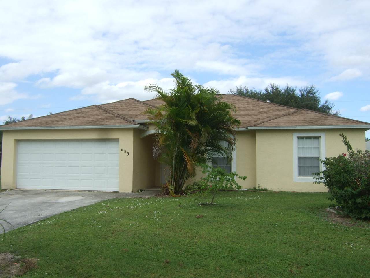 685 Treemont Avenue - Photo 1