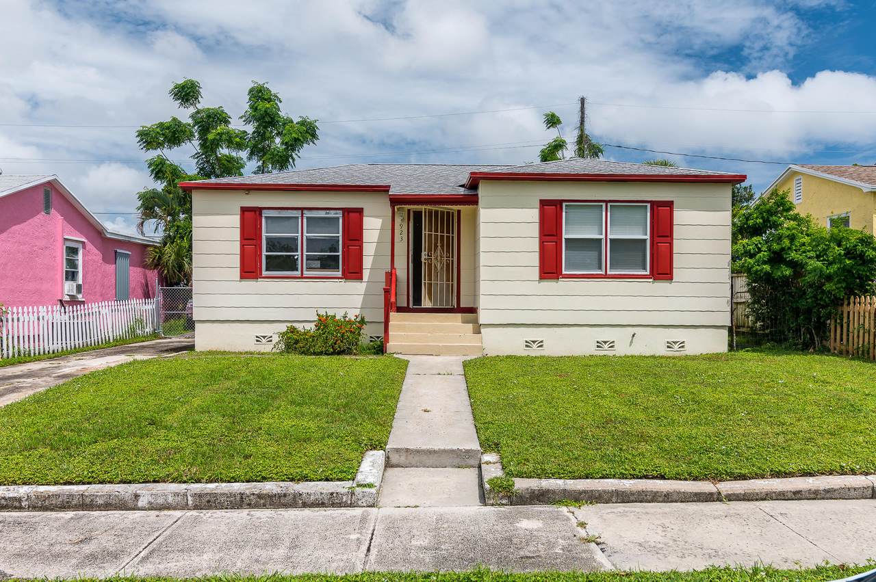 923 34th Street - Photo 1