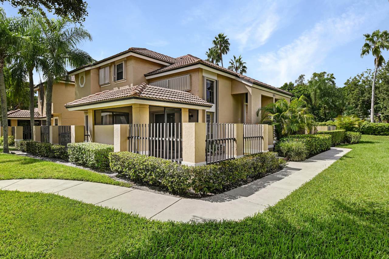 571 Prestwick Circle - Photo 1